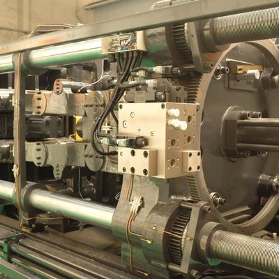 OUCO 800T CE Certification Popular Injection Molding Machine For Production Of Garbage Cans