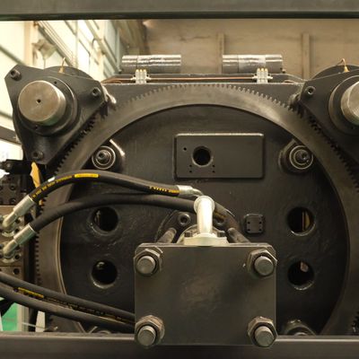 CE Certification 800T Orange Plastic Injection Molding Machine Making Garbage Bin