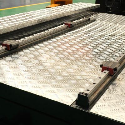 CE Certification 800T Orange Plastic Injection Molding Machine Making Garbage Bin